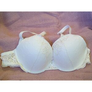 38B no brand, white lace bra. NWOT